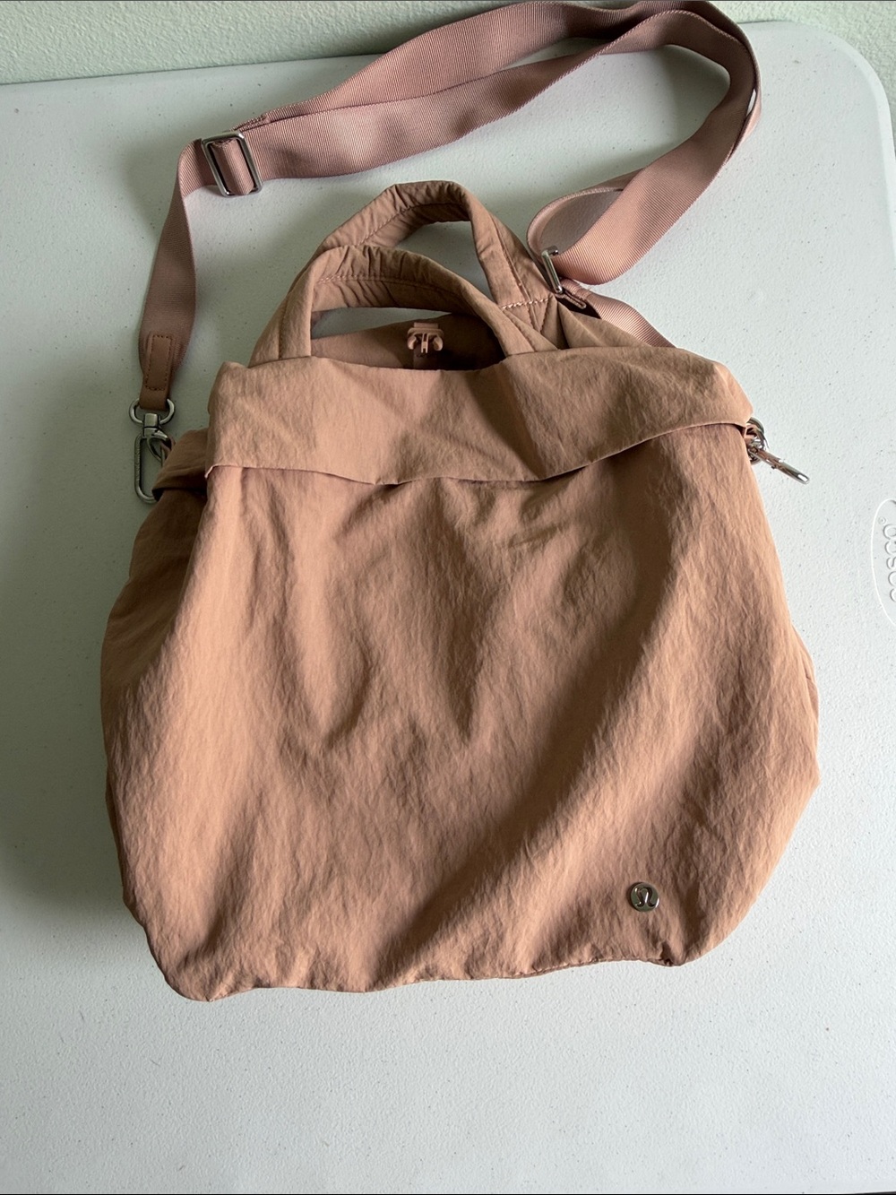 Women’s tan Convertible Crossbody Tote - lululemon